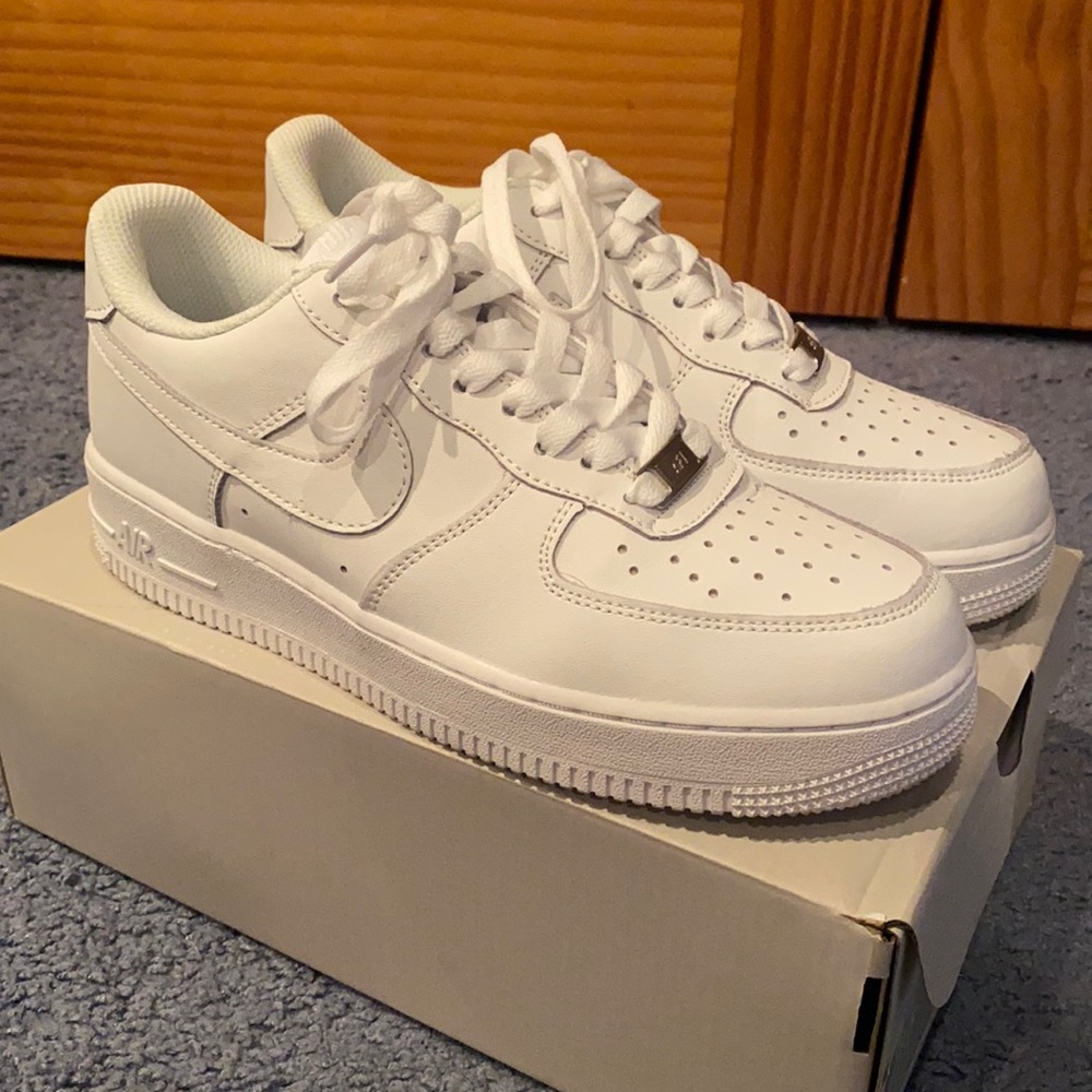 NEW NEVER WORN Nike Air Force 1 ‘07